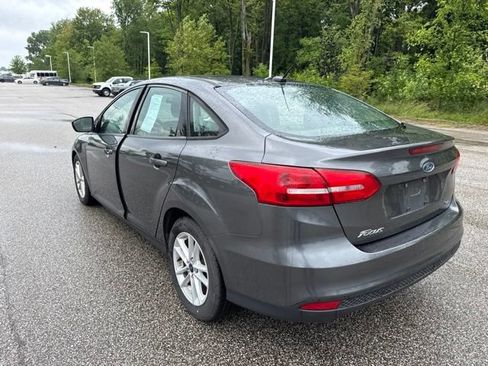 Used 2018 Ford Focus SE FWD image 5