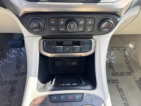 Used 2021 GMC Acadia Denali w/ Denali Technology Package image 22