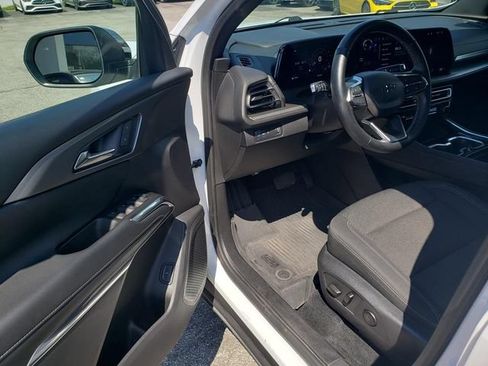 Used 2024 Chevrolet Traverse LT w/ Midnight/Sport Edition FWD image 12