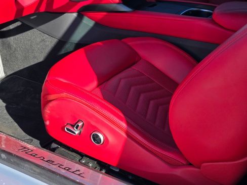 Used 2024 Maserati GranCabrio Trofeo image 19