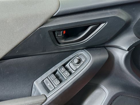 Used 2025 Subaru Crosstrek 2.0i Premium image 15