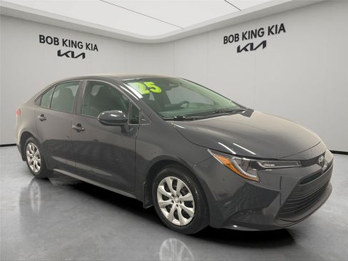Used 2025 Toyota Corolla LE FWD image 7