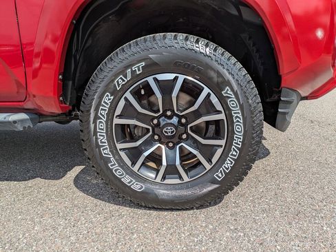 Used 2020 Toyota Tacoma TRD Sport image 10