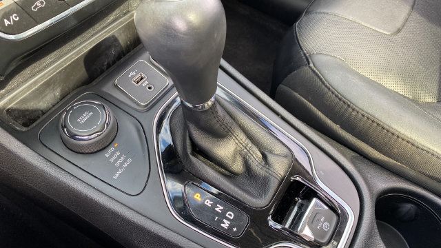 Used 2019 Jeep Cherokee Limited AWD/4WD image 19