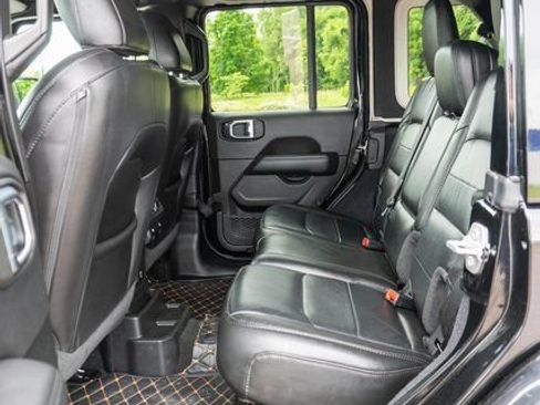 Used 2023 Jeep Wrangler Unlimited Sahara AWD/4WD image 12