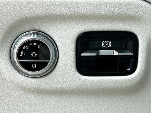 Used 2023 Mercedes-Benz EQS 580 4MATIC SUV image 10