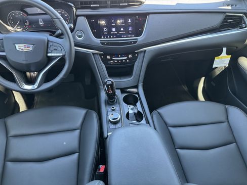 New 2025 Cadillac XT6 Luxury image 16