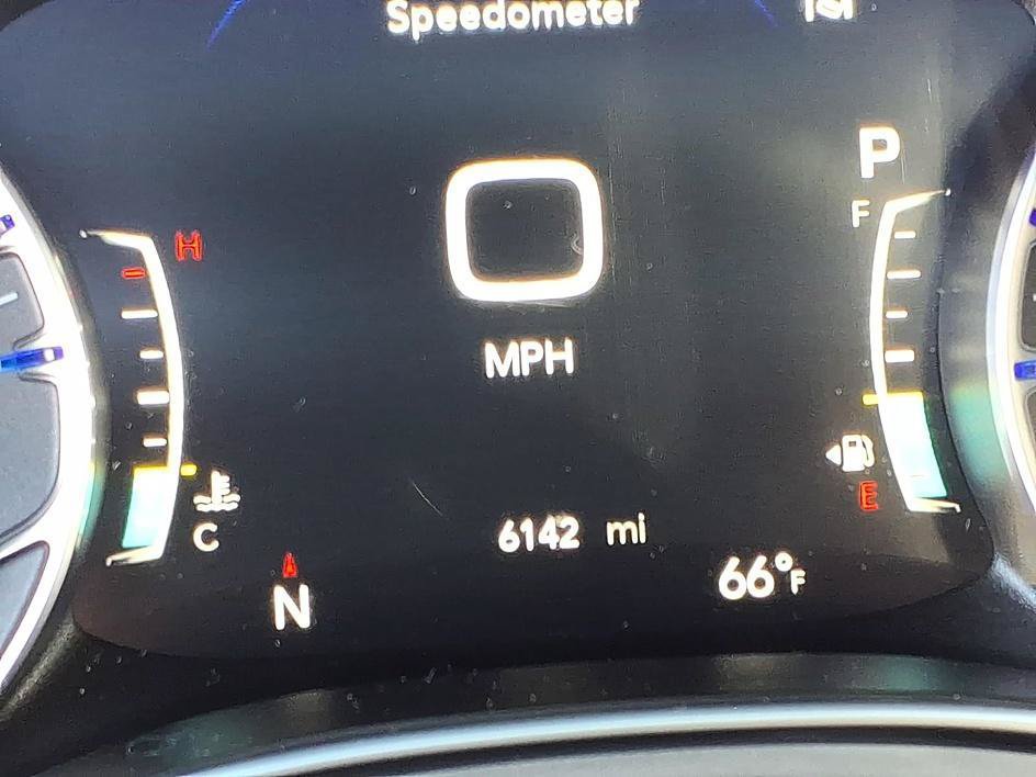 Used 2026 Chrysler Pacifica Pinnacle FWD image 32