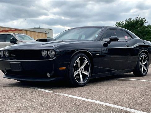 Used 2014 Dodge Challenger R/T RWD image 7