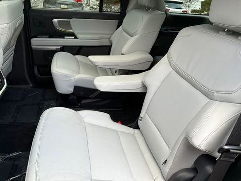 Used 2025 Ford Expedition Platinum w/ Driver's Package image 10