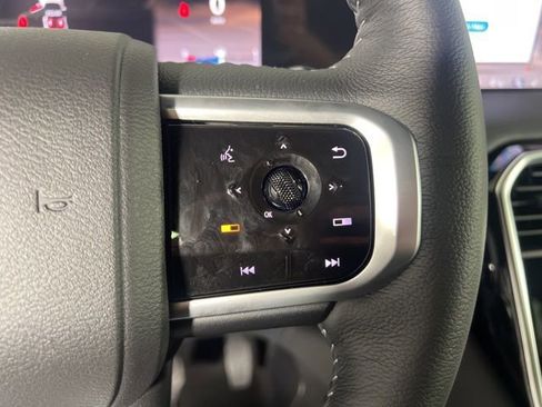 New 2025 Nissan Armada SL w/ Captain's Chari Seat Package AWD/4WD image 17