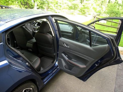 Used 2024 Nissan Altima 2.5 SR FWD image 24