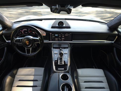 Used 2020 Porsche Panamera 4S image 10