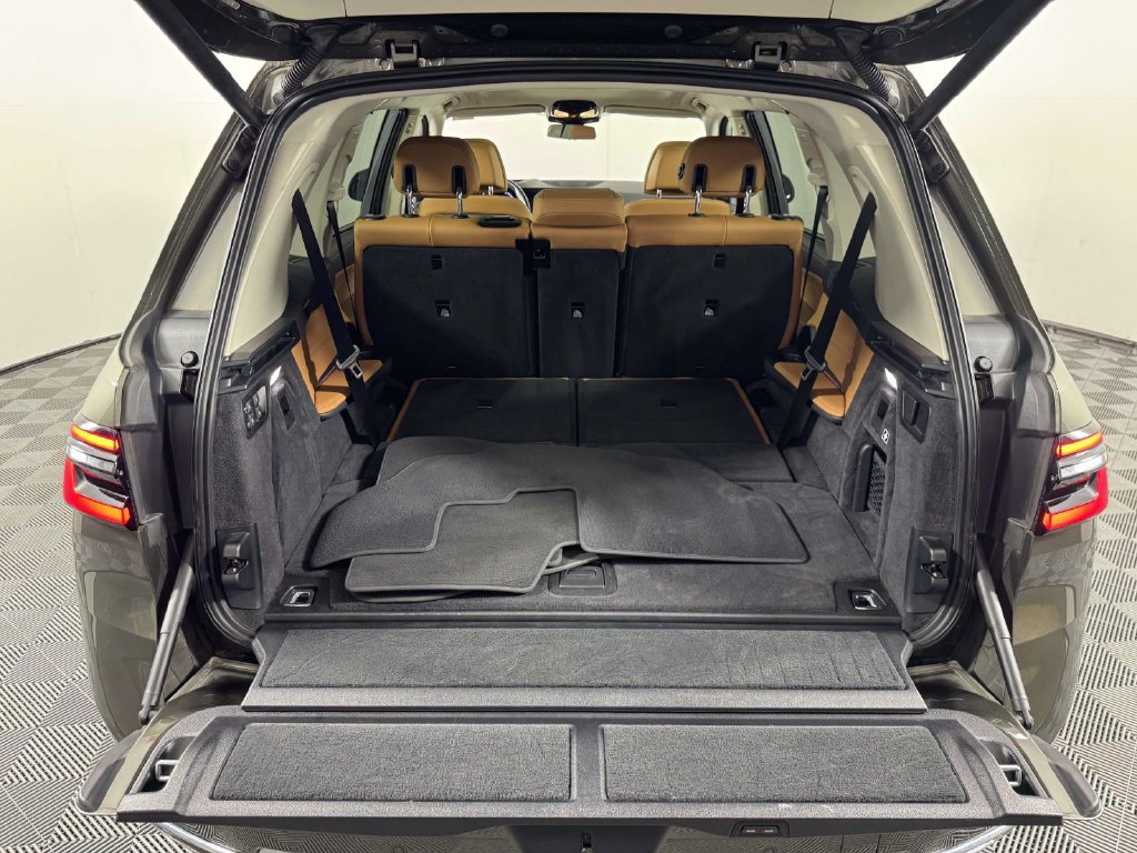 Used 2024 BMW X7 xDrive40i w/ Premium Package AWD/4WD image 14