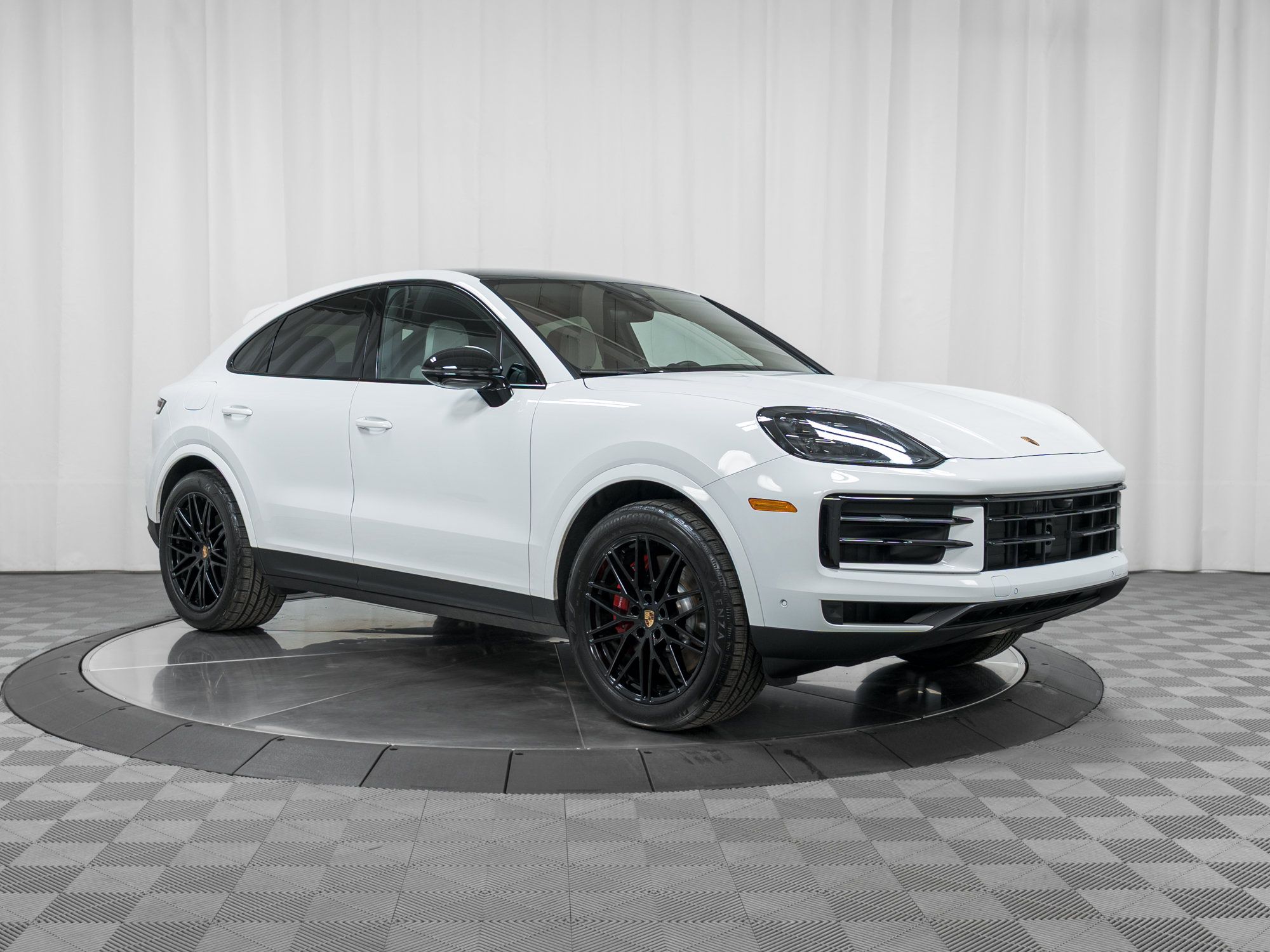 Used 2025 Porsche Cayenne S AWD/4WD image 9