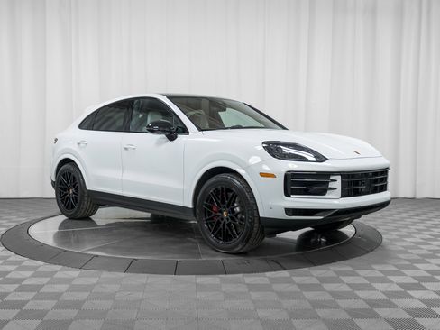 Used 2025 Porsche Cayenne S image 9