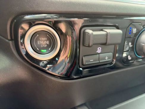 Used 2025 Chevrolet Silverado 1500 LTZ AWD/4WD image 29