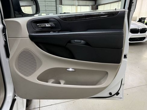 Used 2015 Dodge Grand Caravan SE w/ Quick Order Package 29E SE FWD image 16