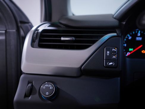 Used 2018 Chevrolet Tahoe LT image 19