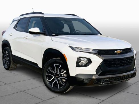 Used 2023 Chevrolet TrailBlazer ACTIV w/ Convenience Package image 2