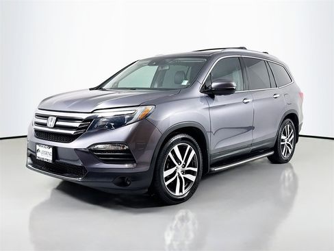 Used 2016 Honda Pilot Touring image 1