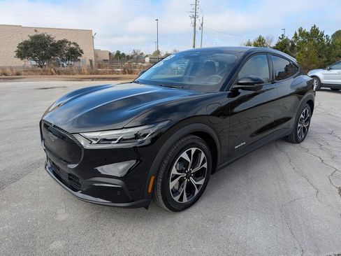 Certified 2025 Ford Mustang Mach-E Select w/ Comfort Package Lite image 5