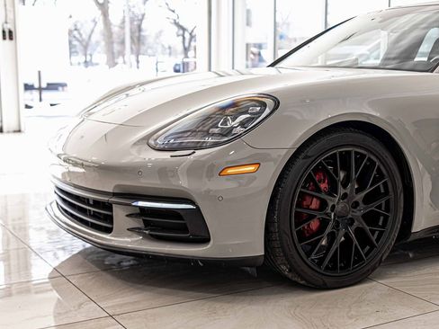 Used 2019 Porsche Panamera image 4