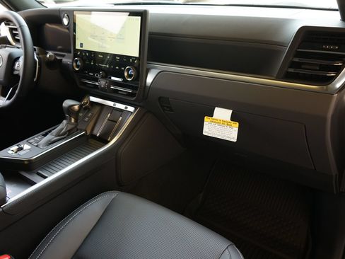 Used 2026 Lexus GX 550 AWD/4WD image 11