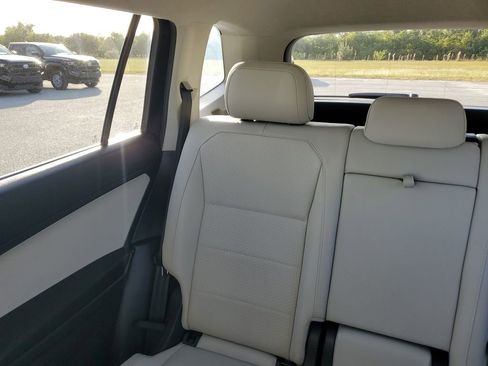 Used 2019 Volkswagen Tiguan SE image 12