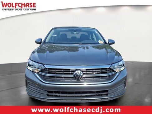 Used 2024 Volkswagen Jetta SE FWD image 8