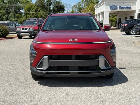 Used 2025 Hyundai Kona SEL FWD image 2