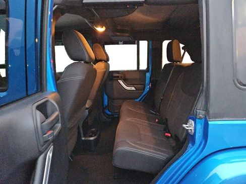 Used 2015 Jeep Wrangler Unlimited Sahara w/ Connectivity Group image 11