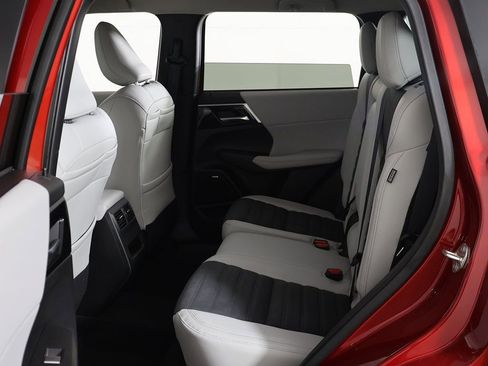New 2025 Mitsubishi Outlander SE AWD/4WD image 32
