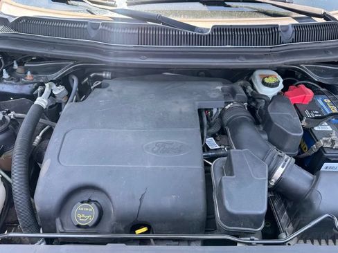 Used 2016 Ford Explorer XLT w/ Equipment Group 202A AWD/4WD image 11
