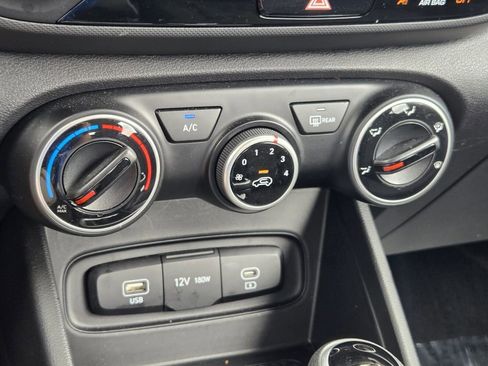 Certified 2025 Hyundai Venue SE image 20