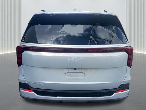 Used 2025 Kia Carnival EX image 15