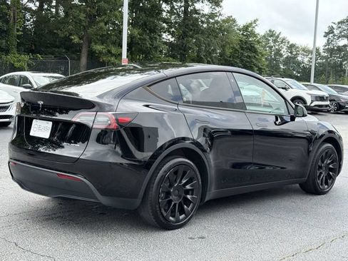 Used 2023 Tesla Model Y AWD image 5