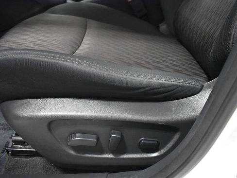 Used 2017 Nissan Rogue SV w/ Sun & Sound Touring Package AWD/4WD image 17