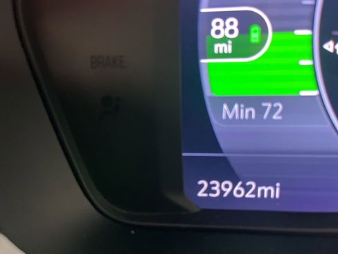 Used 2023 Chevrolet Bolt EUV Premier image 2