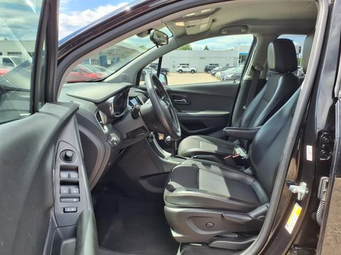 Used 2021 Chevrolet Trax LT FWD image 17