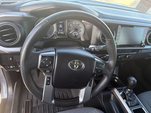 Certified 2021 Toyota Tacoma SR5 AWD/4WD image 15
