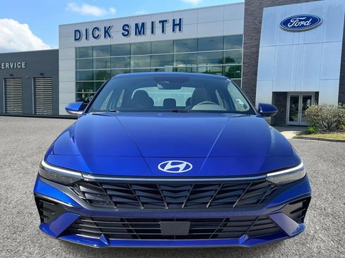 Used 2025 Hyundai Elantra SEL image 2