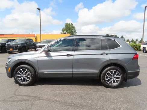 Used 2020 Volkswagen Tiguan SE w/ Panoramic Sunroof Package AWD/4WD image 4