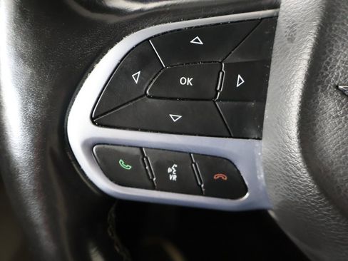 Used 2022 Chrysler Pacifica Touring-L image 38