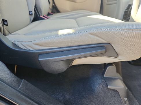 Used 2019 Ford Escape SE image 30