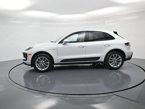 Used 2026 Porsche Macan AWD/4WD image 2