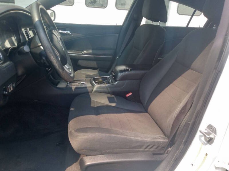 Used 2011 Dodge Charger SE RWD image 10