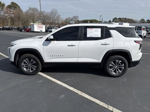 Used 2025 Chevrolet Equinox LT image 2