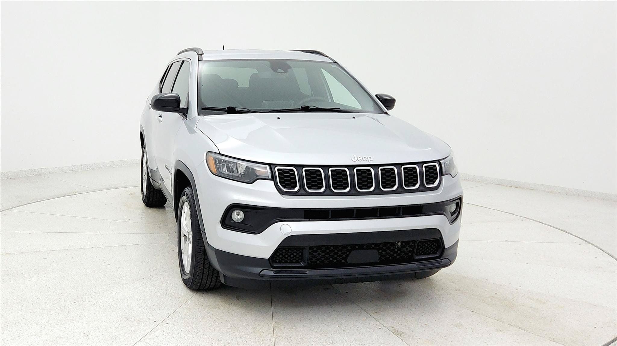Used 2025 Jeep Compass Latitude AWD/4WD image 8