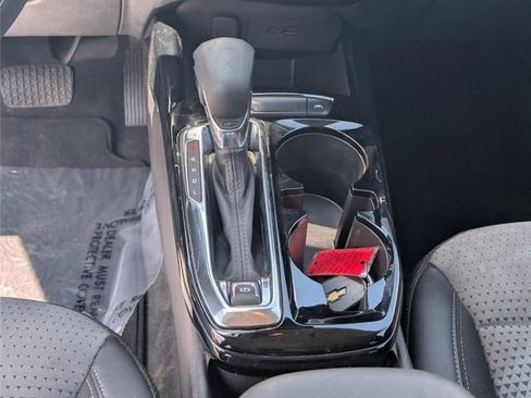 Used 2025 Chevrolet Trax LT FWD image 19